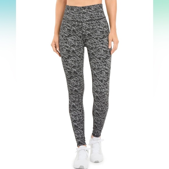 Women's Black and White Patterned Leggings - Picture 3 of 6